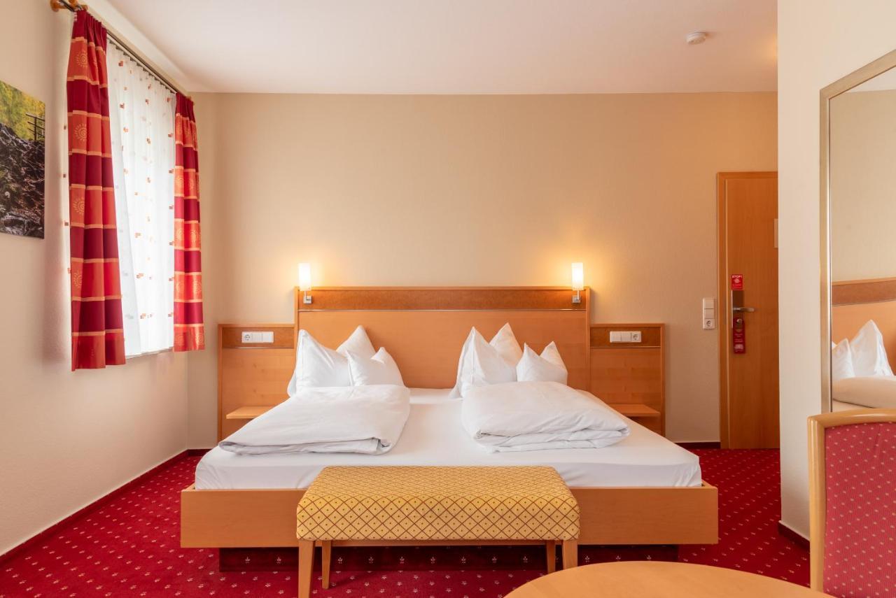 Hotel & Restaurant Post Laichingen Bagian luar foto