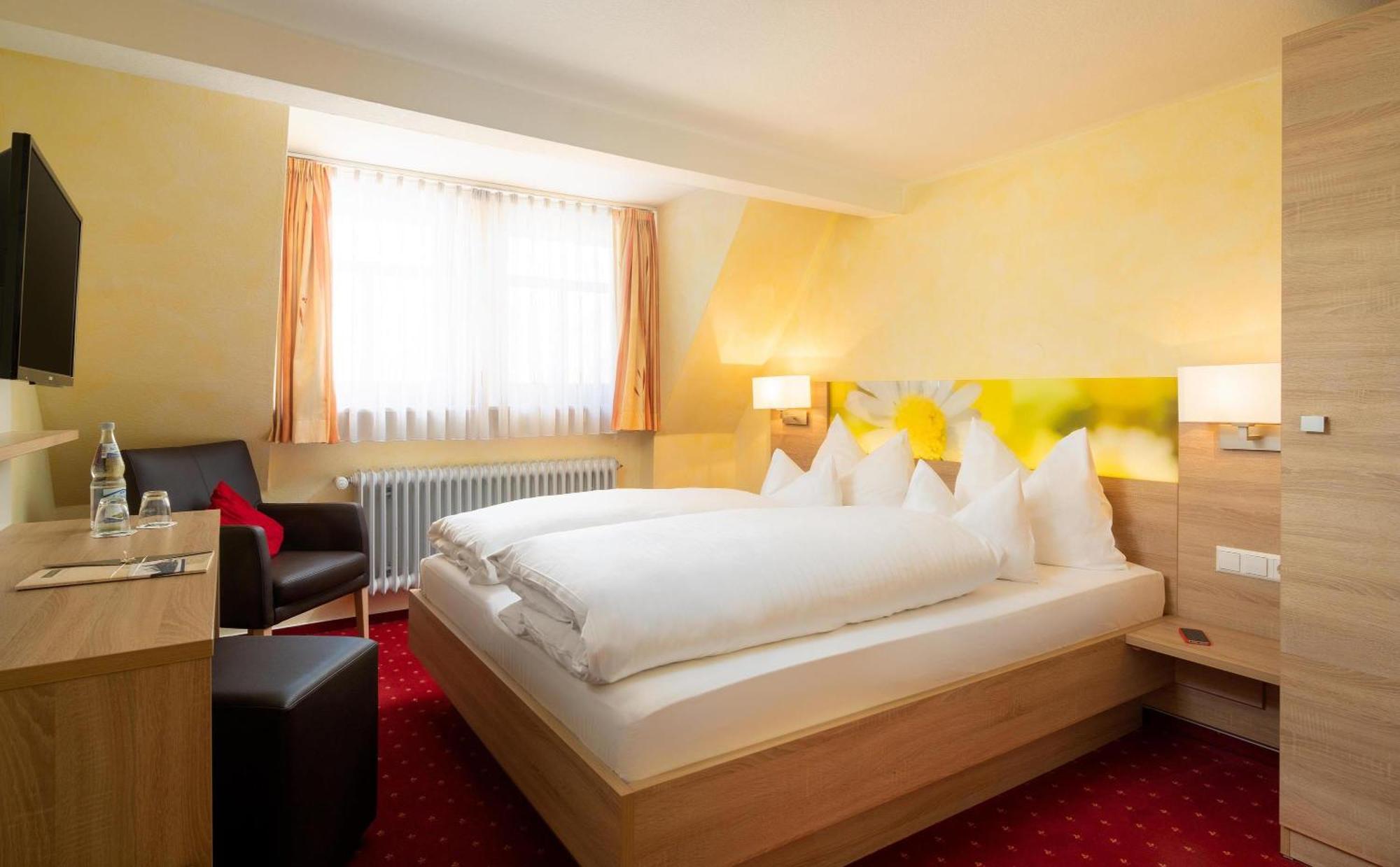 Hotel & Restaurant Post Laichingen Bagian luar foto