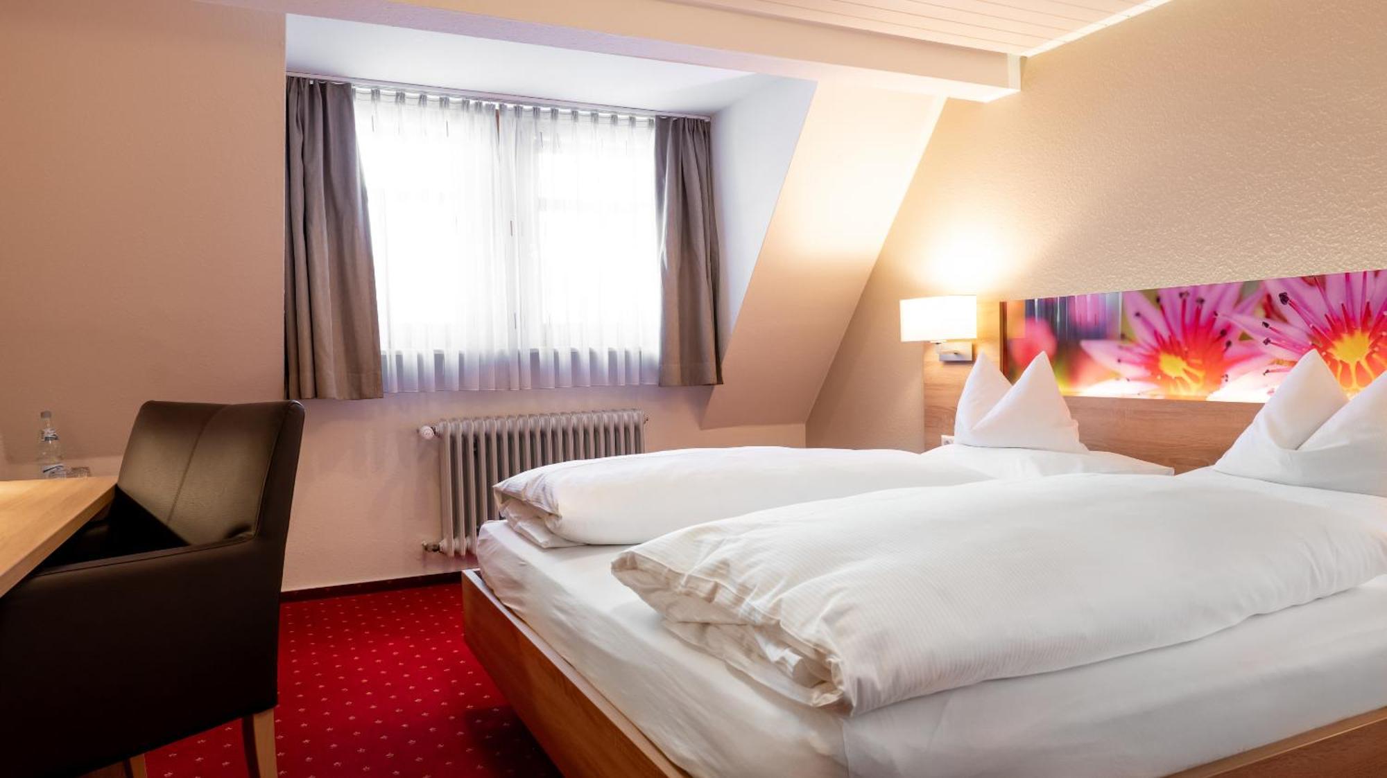 Hotel & Restaurant Post Laichingen Bagian luar foto