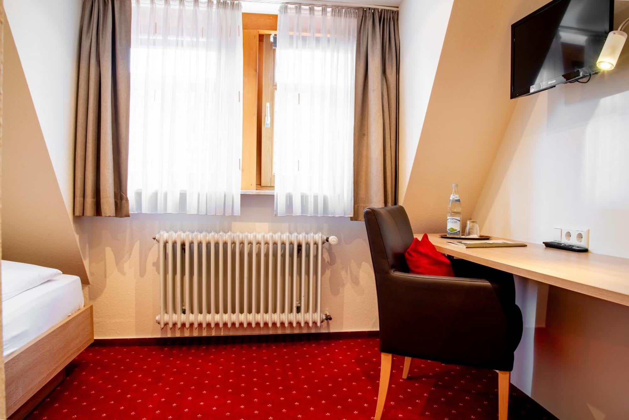 Hotel & Restaurant Post Laichingen Bagian luar foto